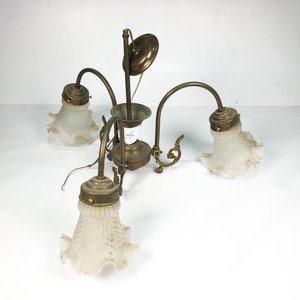 Araña de Bronce con Tres Luces y Tulipanes Texturizados - imagen 1