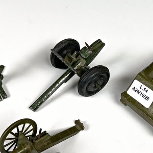 Lote de 4 Juguetes de Guerra: Tanque Incompleto y Cañones - imagen 3