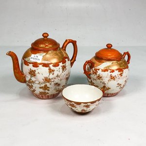 Lote anterior: Juego de Porcelana Oriental: Tetera, Azucarero y Taza