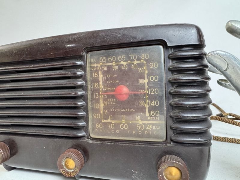 Antigua Radio de Baquelita Philco Tropic - imagen 5