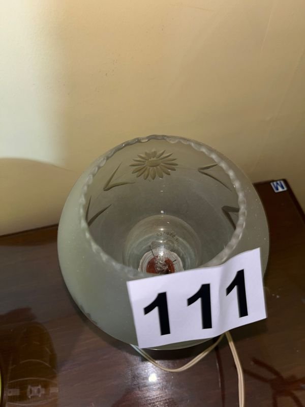 Lámpara de mesa con globo de vidrio con flores - imagen 3