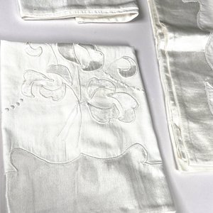 Juego de Sábanas Blancas con Bordado Floral y Fundas - imagen 2