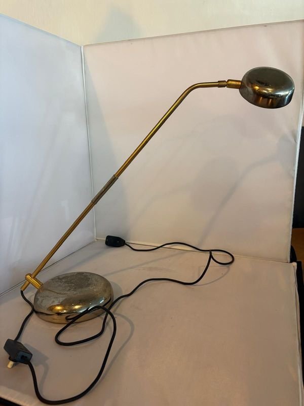 Lote anterior: Portatil Portátil con base de oro y cordón negro