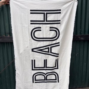 Lote anterior: Toalla de Playa Grande con Diseño "BEACH"