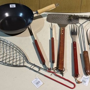 Wok de 28cm y Set de Utensilios para Parrilla con Poco Uso - imagen 6