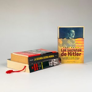 Lote anterior: Cuatro Tomos sobre la Segunda Guerra Mundial: Los Enigmas de Hitler, Los Secretos de Hitler, Dos Discípulos del Diablo y La Segunda Guerra Mundial
