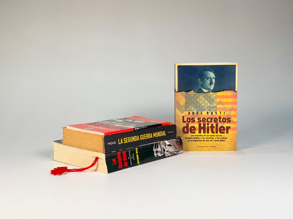 Cuatro Tomos sobre la Segunda Guerra Mundial: Los Enigmas de Hitler, Los Secretos de Hitler, Dos Discípulos del Diablo y La Segunda Guerra Mundial