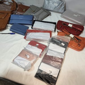 Lote de Carteras, Billeteras y Porta-celulares en Eco Cuero Nuevos - imagen 4