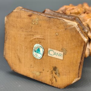 Dos Tallas Religiosas en Madera: Virgen con Niño y Otra con Querubines - imagen 8