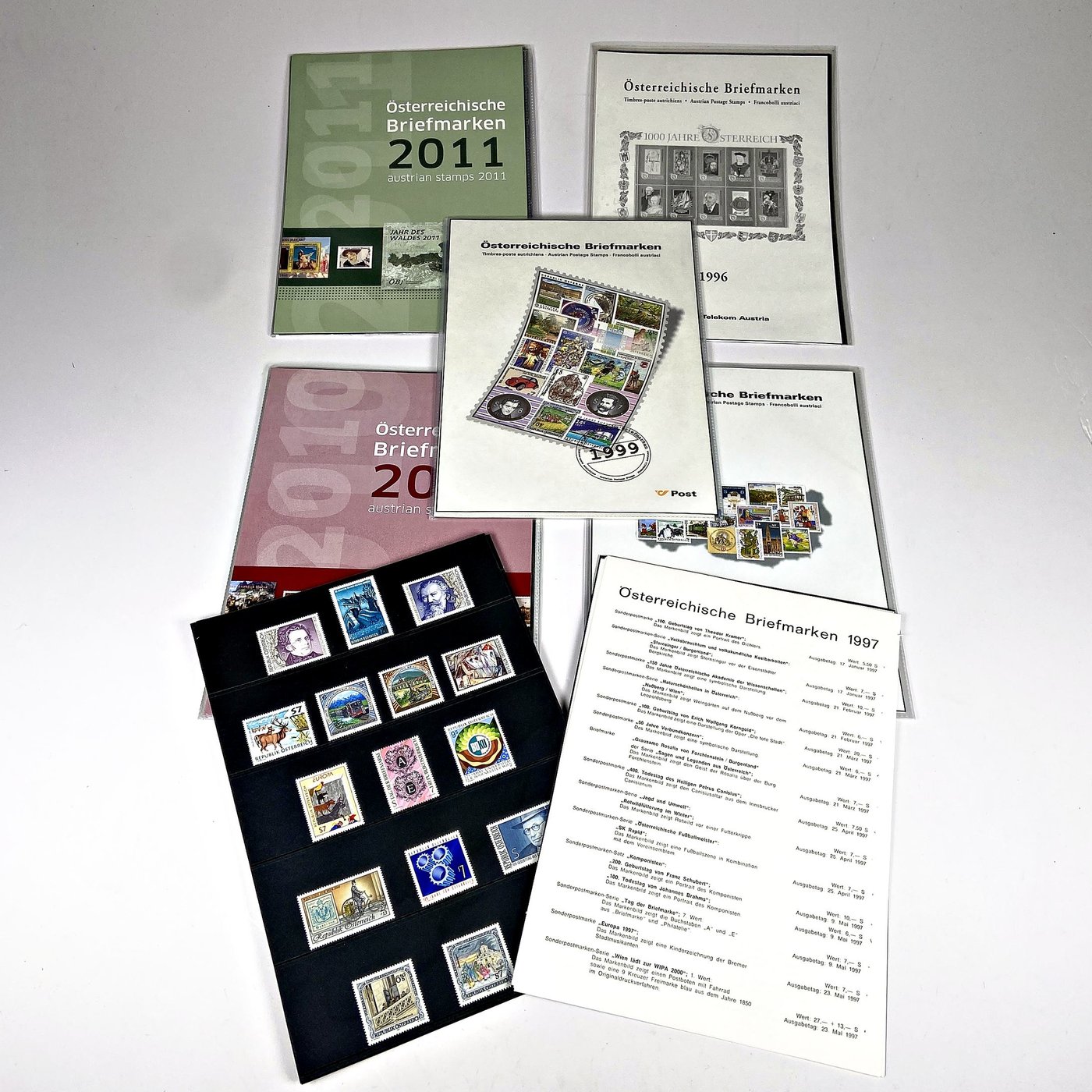 Lote de 7 Folios con Sellos Postales Austríacos Varios