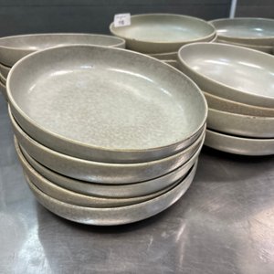 Set de 27 Platos Hondos de Cerámica Gris, 22cm - imagen 4