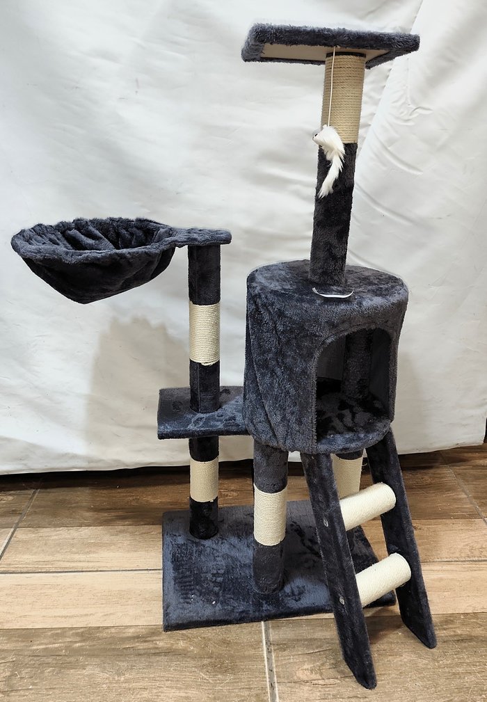 Lote siguiente: Arbol de gato con rascador y escalera tapizado en microfibra