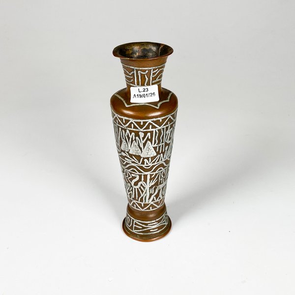 Vaso de cobre decorado con superficie constructiva - imagen 1