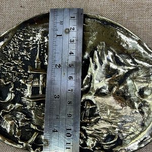 Lote de Dos Placas Decorativas en Relieve y Sello con Flor de Lis - imagen 2