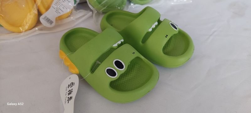 Calzado de goma con caras y accesorios divertidos - imagen 4