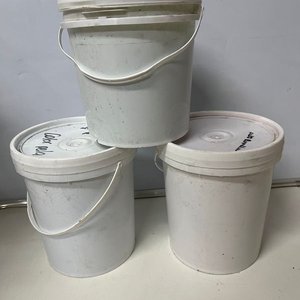 3 Tarros de Pintura Acrílica 5 Litros: Azul, Bermellón y Verde Manzana - imagen 1