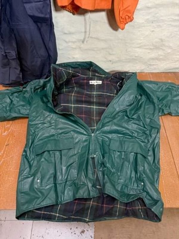Lotes de Camperas Impermeables para Hombre y Mujer - imagen 2