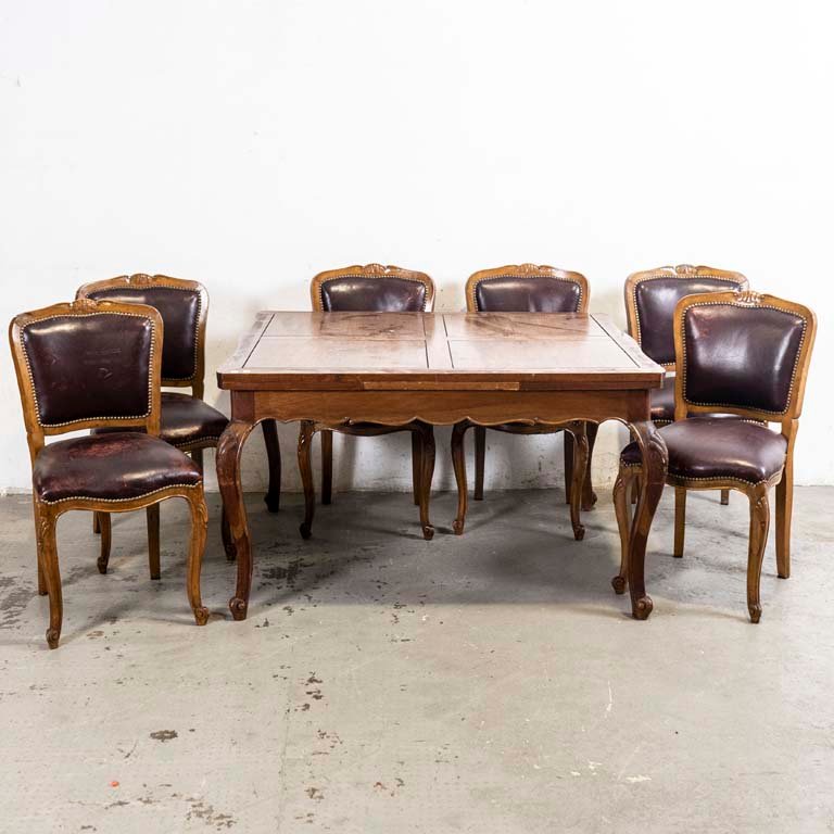 Lote anterior: Mesa de comedor Luis XV con sillas tapizadas