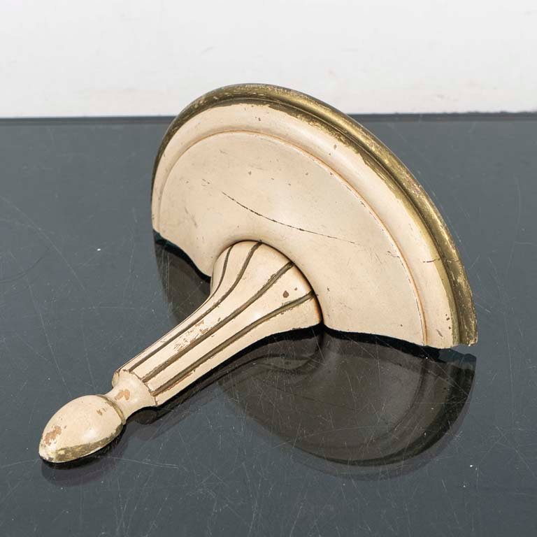 Lote siguiente: Repisa de madera medio punto - Medidas: 21x11x18cm