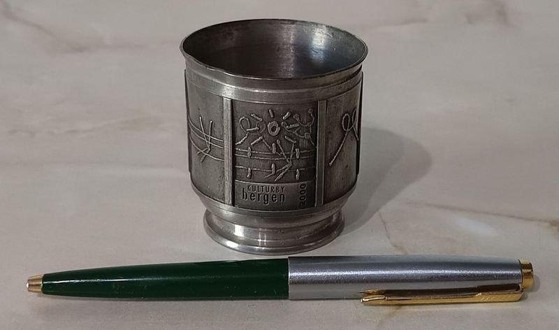 Lote siguiente: Vaso de Estaño Noruego - Pieza de Arte