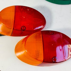 Garrafa Supergas Verde con Farol, 2 Autorradios Antiguas y Plásticos de Vehículo - imagen 2