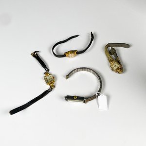 Lote anterior: Lote de Cuatro Relojes Antiguos de Pulsera para Dama y Caballero