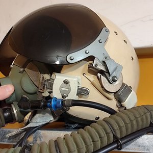 Casco de Piloto Soviético ZSH-5 con Máscara de Oxígeno KM-34 - imagen 3