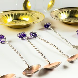Set de 16 Pocillos Hialinos con Platillos y Cucharas Metálicas con Piedras - imagen 3