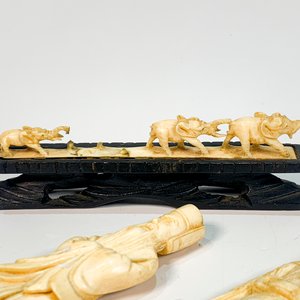 Tres Figuras de Marfil: Puente de Elefantes y Dos Ancianos - imagen 2