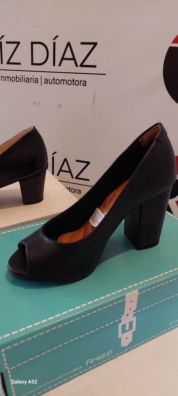 Zapatos de tacón alto en excelente condición - imagen 4