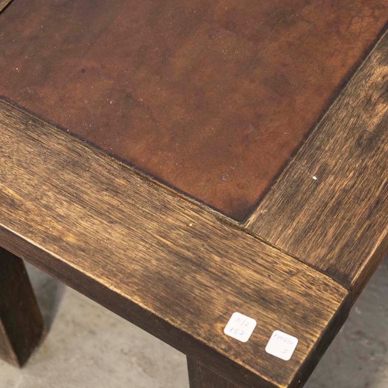 Mesa lateral de madera rústica con centro de tapa en cuero - imagen 2