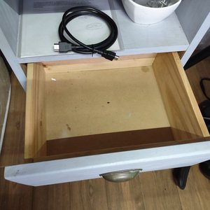 Mesa de Luz de Madera Maciza con Cajones - imagen 3