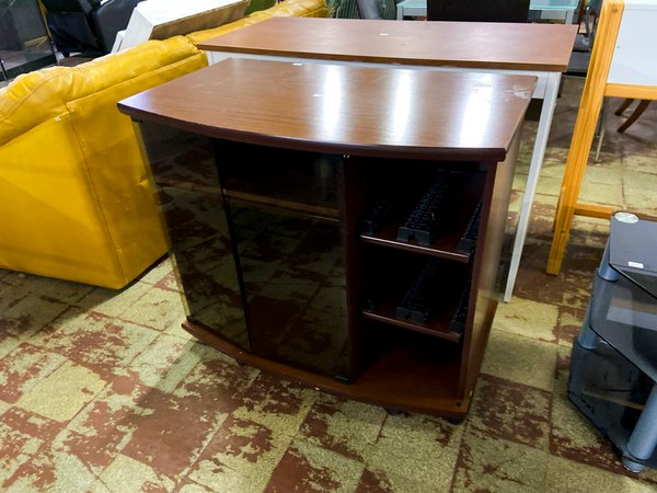 Mueble Bar o Bodeguita de Madera Oscura con Compartimentos