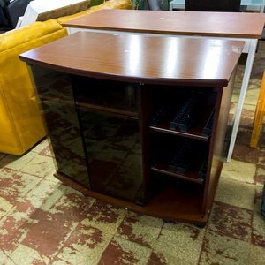 Lote anterior: Mueble Bar o Bodeguita de Madera Oscura con Compartimentos