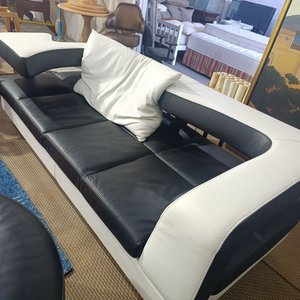 Sofá Italiano de Diseño Formenti Wave Bicolor en Cuero y Aluminio con Mesa Integrada - imagen 2