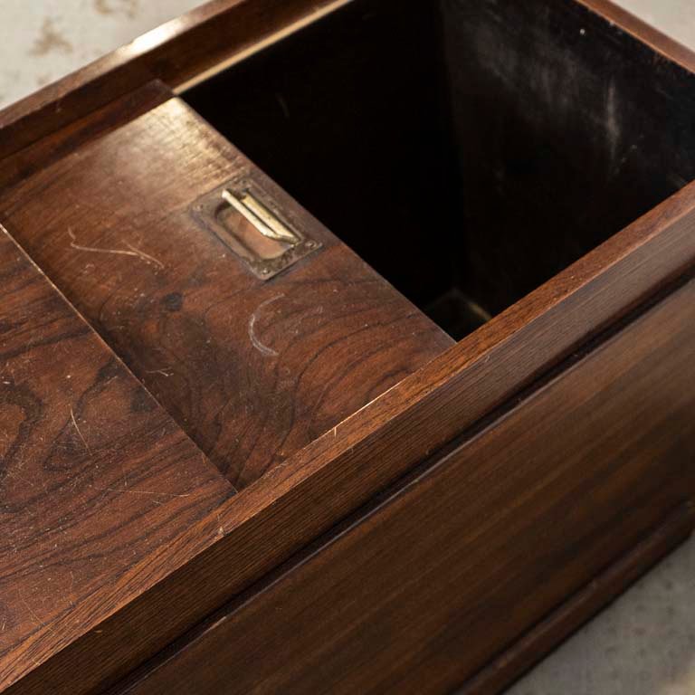 Cajón de madera con tres cajones y tapa corrediza - imagen 3