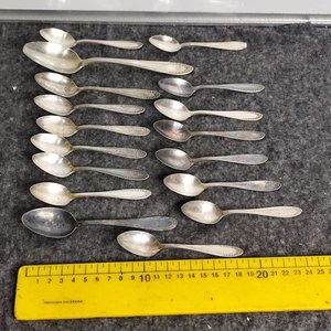 Lote anterior: Lote de 17 Cucharas de Metal Plateado
