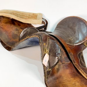 Montura de Caballo Antigua de Cuero con Detalles - imagen 3