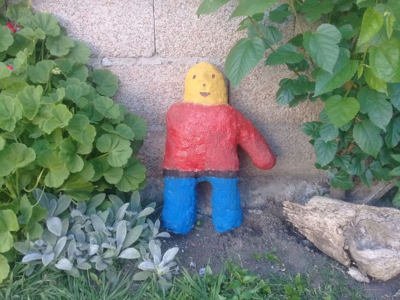 Lote siguiente: Figura decorativa de jardín duende en concreto grande