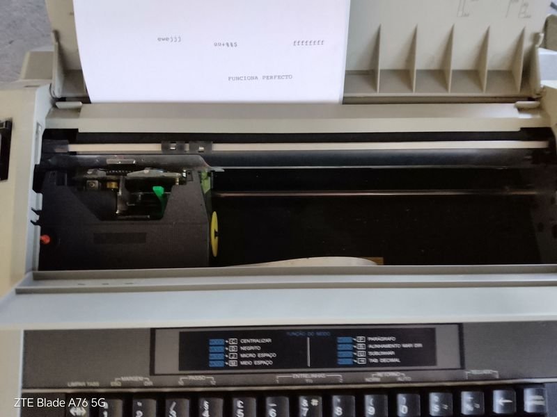 Maquina de escribir antigua Remates Ignacio Bazan - imagen 4