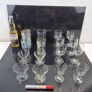 L 266 - 16 Piezas - Surtido lote de 16 piezas en vidrio, copas y vasos de diferentes tamaños y diseños decorados, ideales para renovar tu cristalería - imagen 2