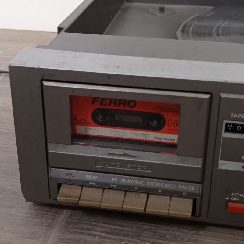 Tocadiscos marca JVC en buen estado - imagen 3