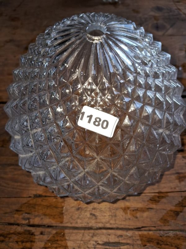 Lote siguiente: Tulipas de vidrio tallado para decoración
