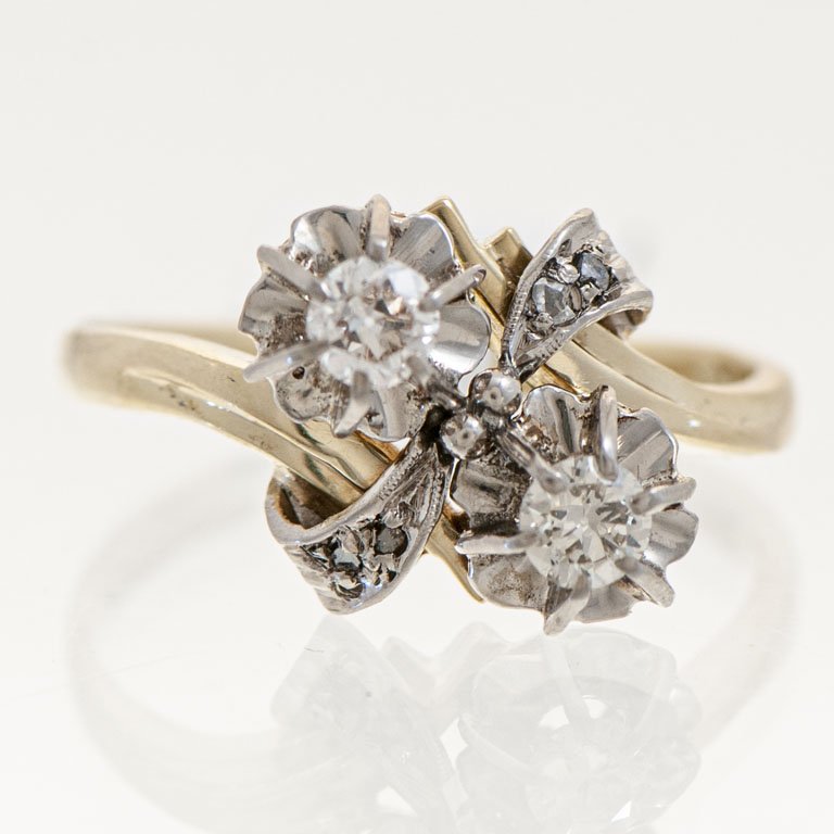 Lote anterior: Anillo de oro con brillantes