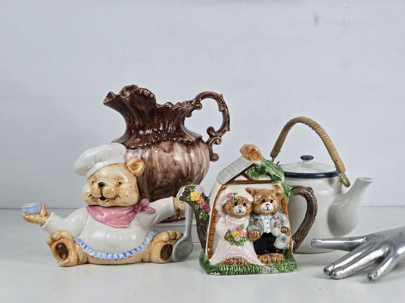 Jarra Cerámica Marrón, Tetera Osos Boda y Figura Oso Cocinero