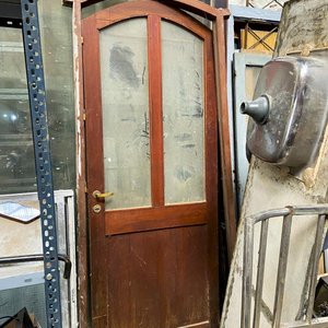 Lote siguiente: Puerta Interior Madera y Vidrio Lustre Oscuro Medio Punto con Marco Desarmado