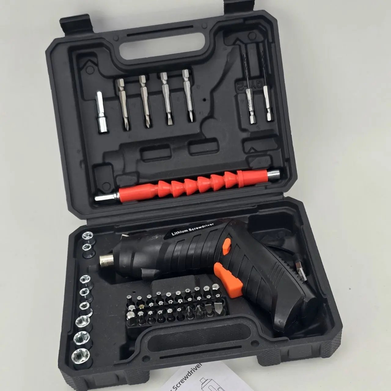 Destornillador Eléctrico Recargable con Set de Puntas y Tubos