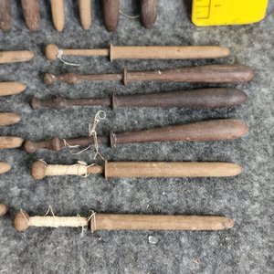 Lote de 20 Bolillos Antiguos de Madera para Encaje y Hilo - imagen 4