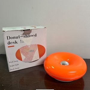 Lámpara de Escritorio con Forma de Dona Naranja - imagen 3