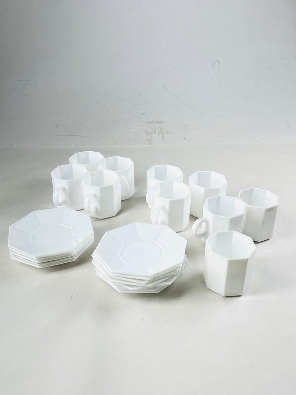 Lote anterior: Piezas de vidrio y porcelana en blanco